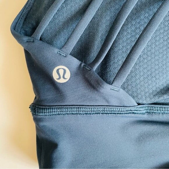 Lululemon SIZE 6 Free to be Wild longlined sports bra in Night Diver - Picture 4 of 5